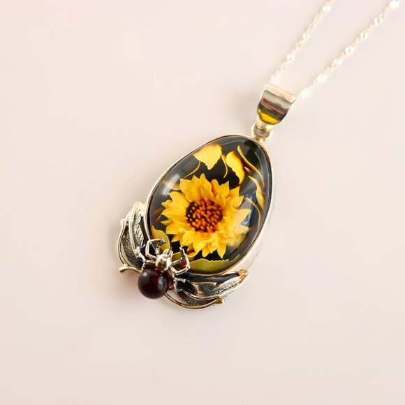 Baltic Amber Necklace - Sunflower Cameo with Spider in 925 Sterling Silver - Picture 5 of 7